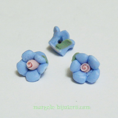 Margele portelan, floare albastra, 9x7mm