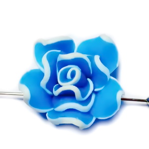 Margele polymer, floare bleu cu contur alb, 20x20x10mm