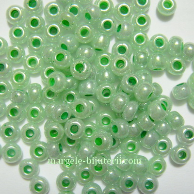 Margele nisip, sticla Cehia, verde deschis, perlate, 3x4.5mm