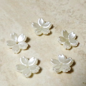 Floare cu 5 petale, plastic ABS, imitatie perle plastic, crem deschis,11x4mm