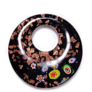  Pandantiv Murano negru cu floricele si glitter auriu, 52x10mm