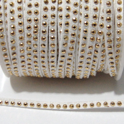  Snur faux suede, alb cu tinte aurii, grosime 3x2 mm