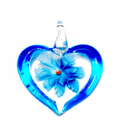 Pandantiv  Lampwork, inima transparenta cu interior floare bleu, 45x42x10mm