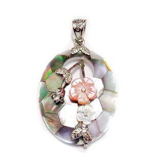 Pandantiv Scoica Paua cu accesorii metalice, floricele sidef si strasuri, 