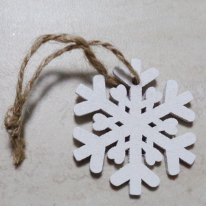 Ornament brad din lemn, fulg alb, 48x48x3mm