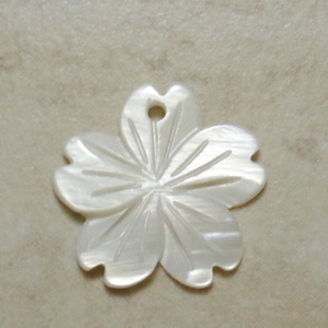 Pandantiv sidef alb, floare 20.5x20.5~22x1.5~2.5mm