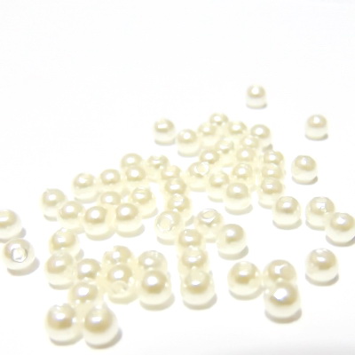 Perle plastic, crem, 4mm-3 grame(95-100 buc)