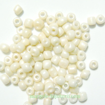 Margele nisip, crem, opace, sidefate, 4mm