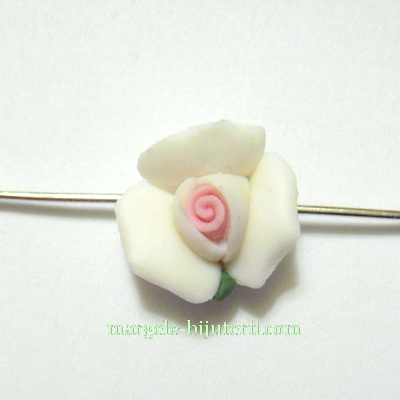 Margele portelan, floare alb cu roz, 13mm