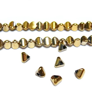 Hematite nemagnetice, placare auriu deschis, triunghi 4x3mm