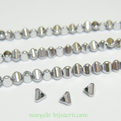 Hematite nemagnetice, placare argintii, triunghi 4x3mm