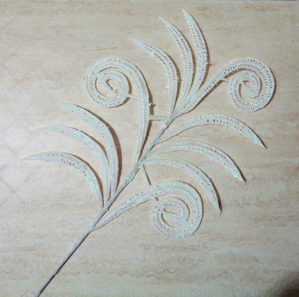 Ornament pt, Craciun, frunza cu glitter crem, 25x20cm + codita 22cm 1 buc