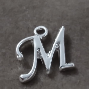 Pandantiv alfabet, argintiu, 14x10mm, litera M 1 buc