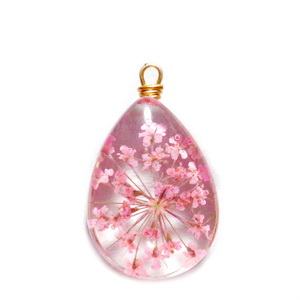 Pandantiv sticla cu flori roz in interior si accesoriu auriu, lacrima 22~24x13x8mm