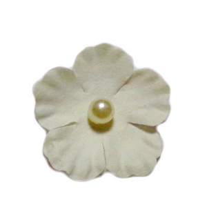 Floare hartie crem cu perla alba, 30mm