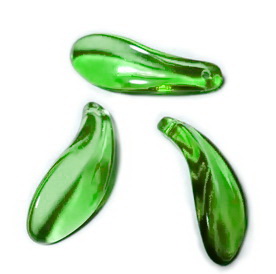 Pandantiv sticla verde, frunza 26x8.5x3.5mm 1 buc