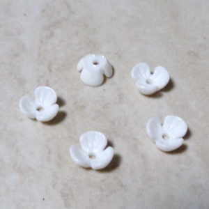 Flori plastic alb, 6x6x2.5mm 1 buc
