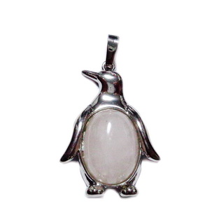 Pandantiv argintiu inchis pinguin cu cabochon cuart roz, 34~35x24~25x5~8mm 1 buc