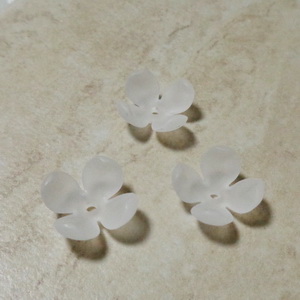 Flori acrilice, frosted, albe, 16x16.5x6mm 1 buc