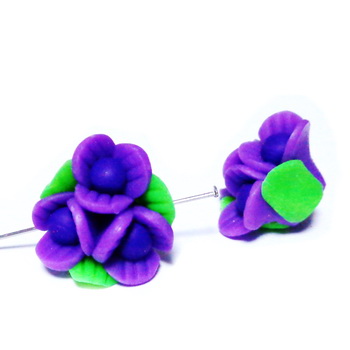 Margele/cabochon  polymer, trei flori violet, 16~20x10~13mm, platou 11-12mm 1 buc