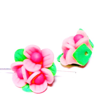 Margele/cabochon  polymer, trei flori roz, 16~20x10~13mm, platou 11-12mm
