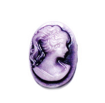 Cabochon rasina violet cu Camee, 18x13x4mm
