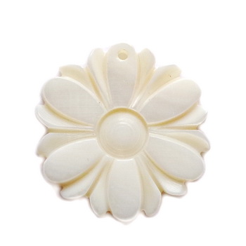 Pandantiv sidef alb, floare 30x30x2mm 1 buc
