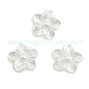 Margele plastic albe, perlate, floare 9x9x4mm