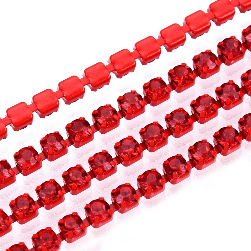 Margele montee rhinestone, insiruite, sticla rosie pe baza rosie, 2x2mm 1 m