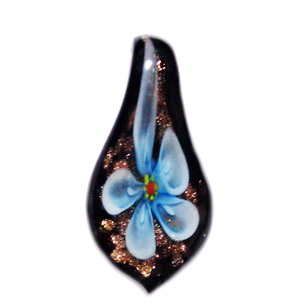 Pandantiv Murano negru cu floare bleu, cu glitter auriu, lacrima 50~52x27x12mm 1 buc