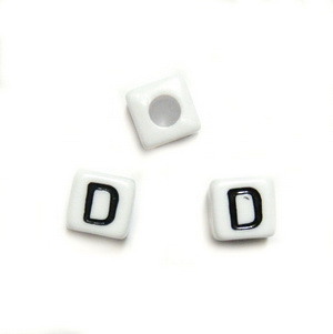 Margele alfabet, plastic alb, cubice 7x7x7mm, litera D 1 buc