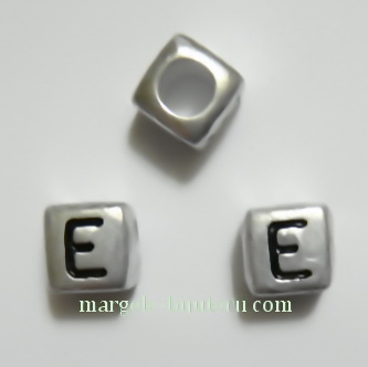 Margele alfabet, plastic argintiu, cubice 6x6x6mm, litera E 1 buc