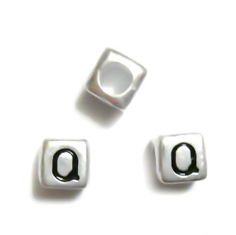 Margele alfabet, plastic argintiu, cubice 6x6x6mm, litera Q 1 buc