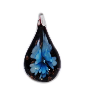 Pandantiv Murano negru cu floare bleu, lacrima 30x18x8mm 1 buc